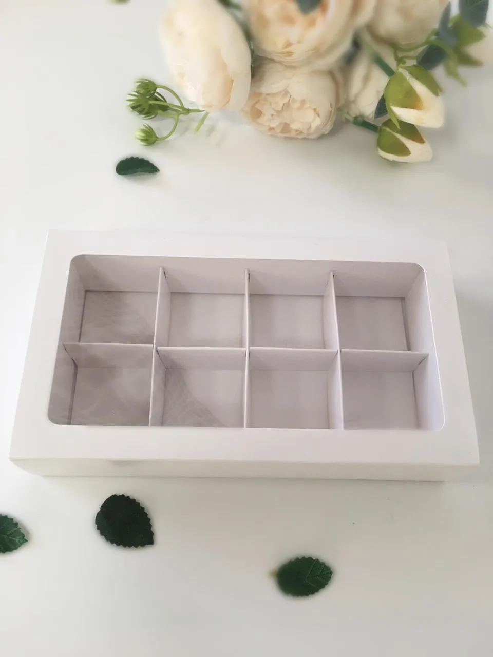 Коробка под 8 конфет 180х100х35 белая