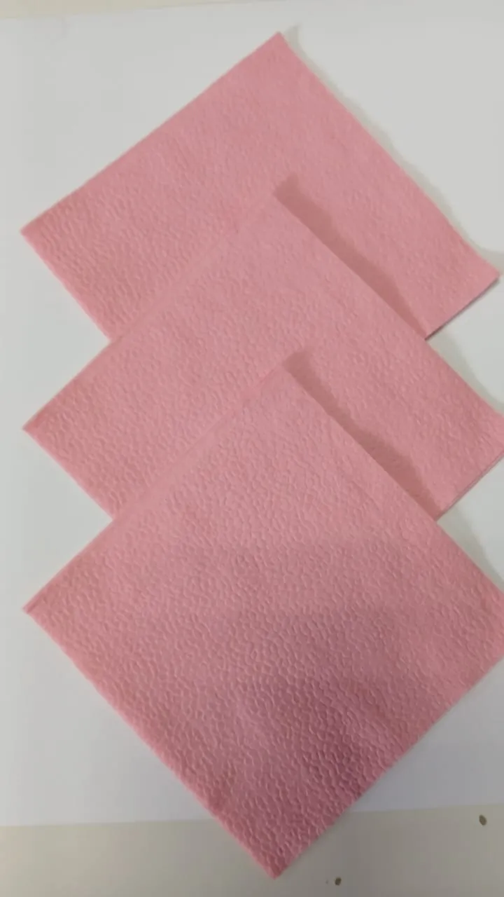 Салфетки бумажные розовые 24 х 24 однослойные 400 шт